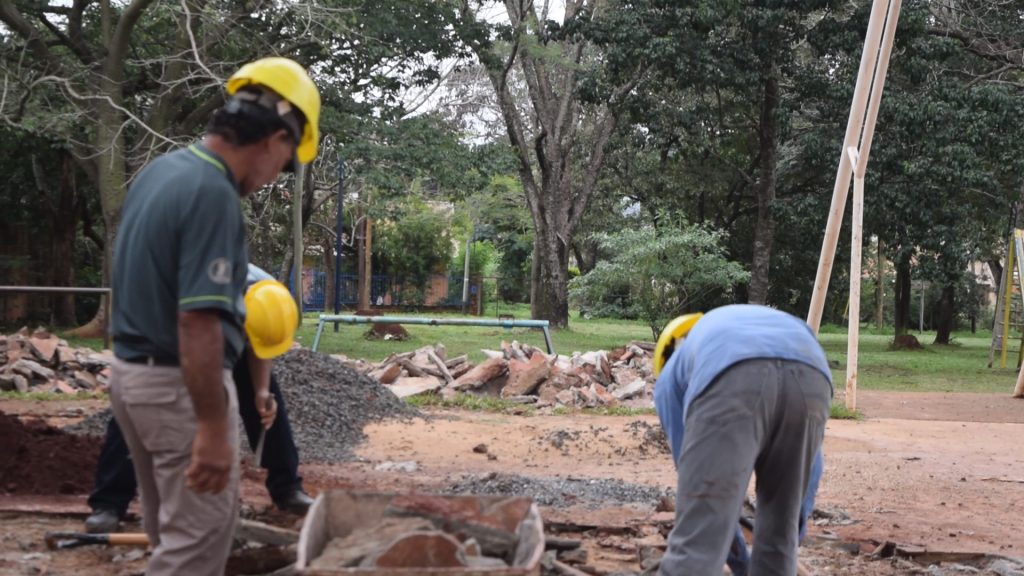 Presupuesto Participativo: avanzan las obras del playón deportivo del barrio Jardín 1 2 - DSC 0936 - 1