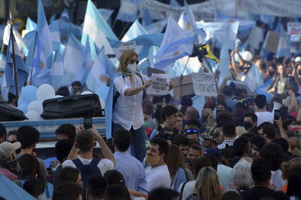 Asistieron a la marcha contra el Gobierno y fueron a hisoparse "por prevención" 1 2 - 0038140560 - 1
