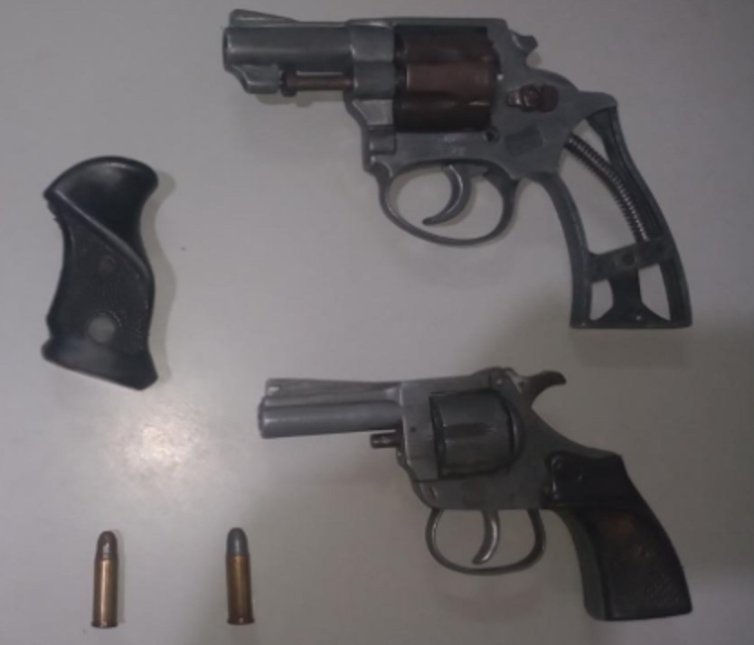 Posadas: un hombre amenazó de muerte a su mujer con un revólver y terminó preso 1 2 - Arma 1 - 1