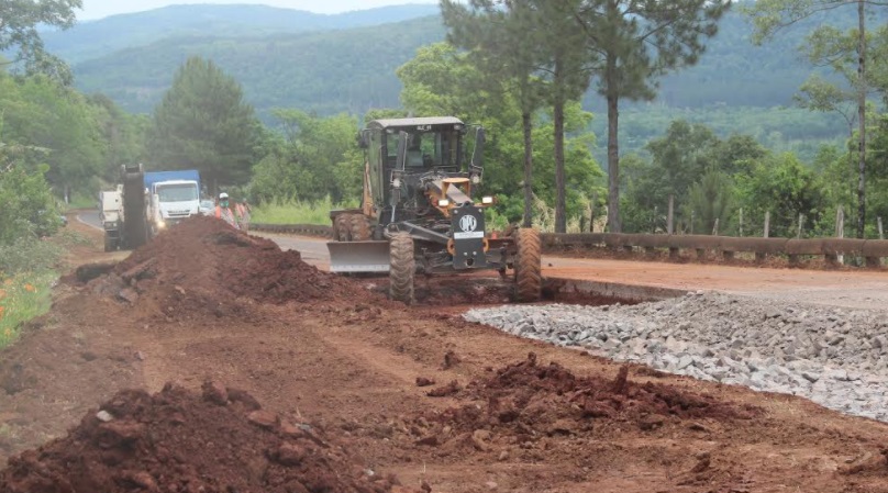 Vialidad realiza trabajos de reparación en las rutas provinciales 6 y 9 1 2 - Arreglo de rutas - 1