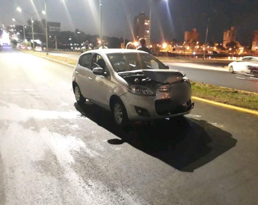 Posadas: automovilista alcoholizado chocó a dos vehículos, intentó huir y terminó preso 1 2 - Automovil chocado - 1