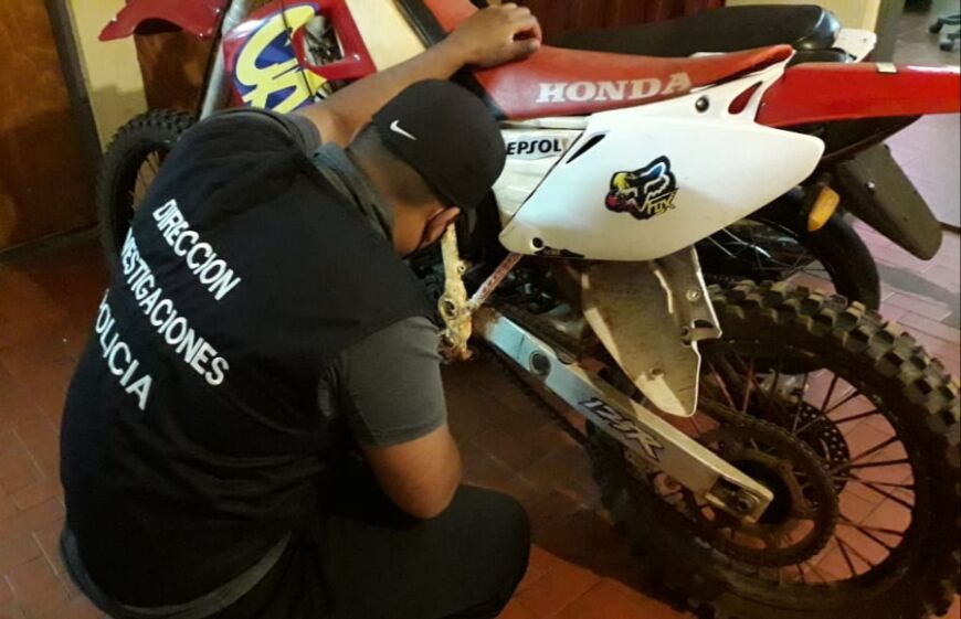 El robo a un Centro Cristiano de Garupá sumó otro detenido y vehículos secuestrados 2 4 - Moto secuestrada - 3