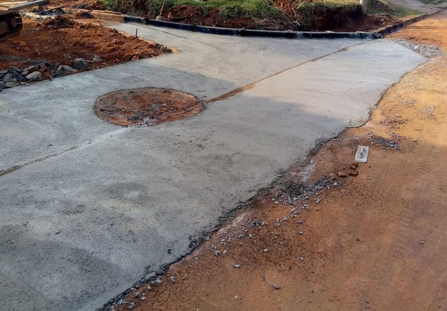 Operarios municipales arreglan badén sobre la avenida Zapiola en la chacra 108 de Posadas 1 2 - Baden 2 - 1