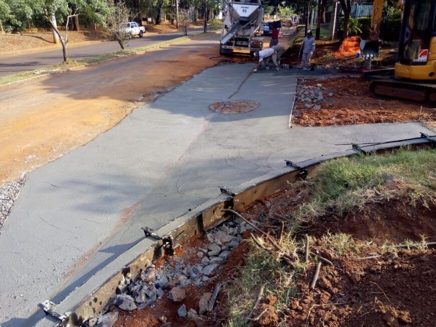 Operarios municipales arreglan badén sobre la avenida Zapiola en la chacra 108 de Posadas 2 4 - Baden 3 - 3