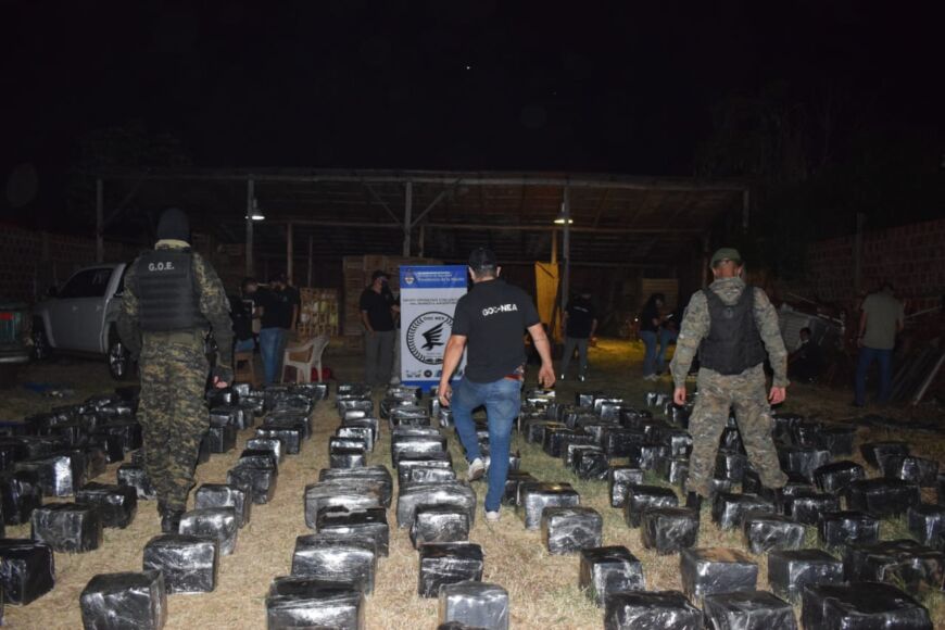 Posadas: en un megaoperativo secuestraron más de tres toneladas de marihuana 2 4 - Secuestro de droga 2 - 3