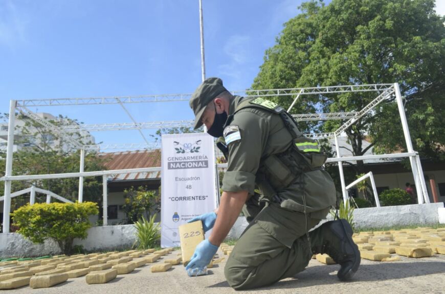 Gendarmes hallaron más de 200 kilos de marihuana ocultos en un automóvil en Corrientes 1 2 - Gendameria secuestro marihuana - 1