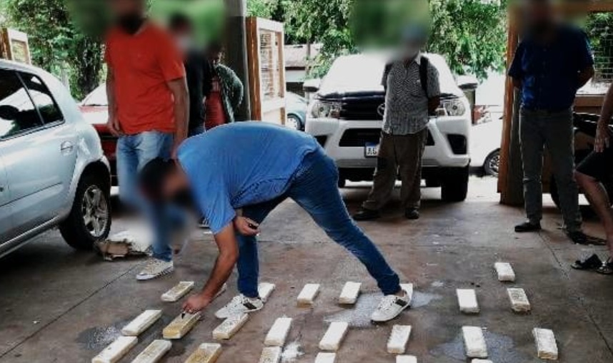 Posadas: trasladaban más de 30 kilos de marihuana en una camioneta y terminaron presos 1 2 - Marihuana 1 1 - 1