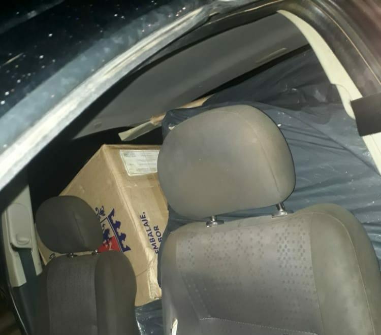 Policías incautaron más de 700 gruesas de cigarrillos tras una intensa persecución en San Vicente: dos detenidos 1 2 - Secuestro de cigarrillos 2 - 1