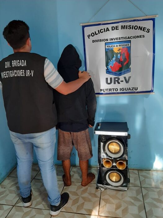 Recuperaron objetos robados y aprehendieron a tres jóvenes en Puerto Iguazú 1 2 - Segundo detenido - 1