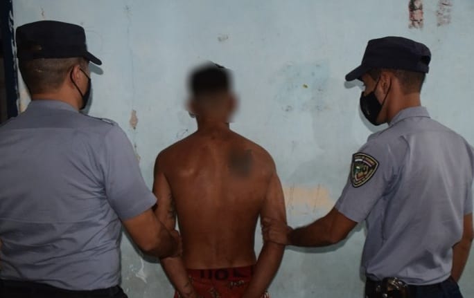 Puerto Rico: lo detuvieron por robar una moto y objetos que intentó ocultarlos en el patio de su casa 1 2 - Hombre detenido 1 - 1