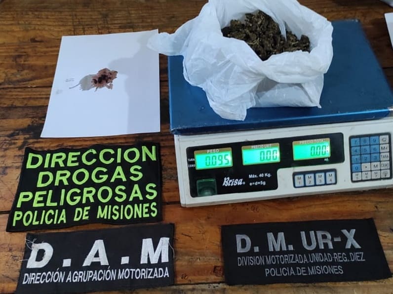 Posadas: arrestaron a un joven con marihuana en su poder que intentó ingresar a una casa 1 2 - Droga 1 - 1