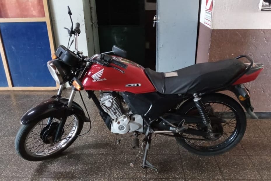 Detuvieron a un hombre y recuperaron una motocicleta robada en San Vicente 1 2 - Motocicleta recuperada - 1
