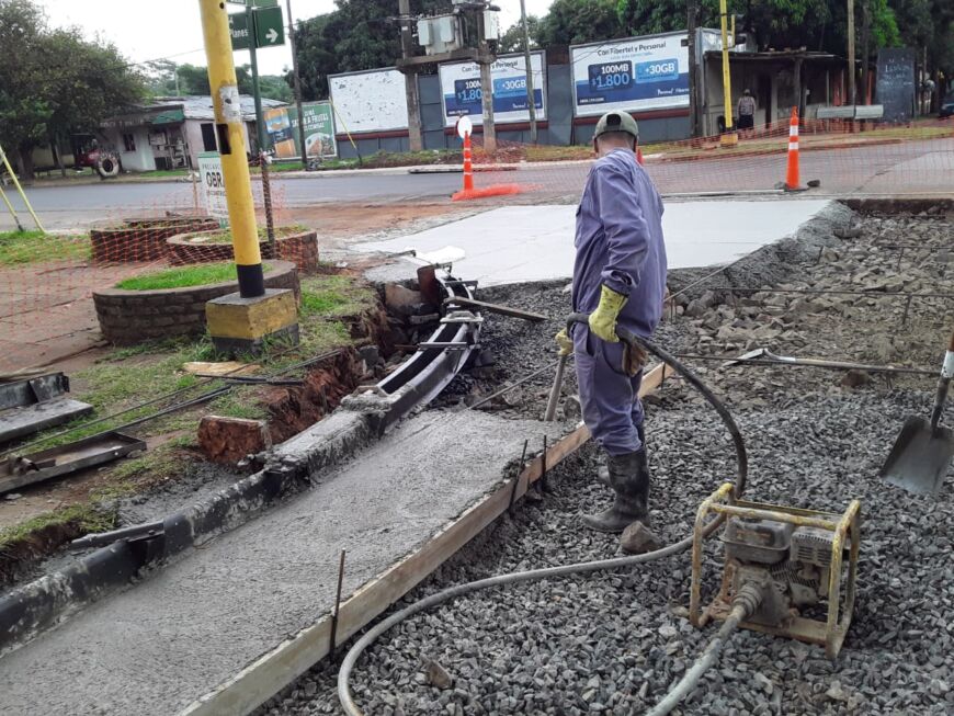 Reparan badén sobre la avenida López y Planes de Posadas 1 2 - Municipalidad 2 3 - 1