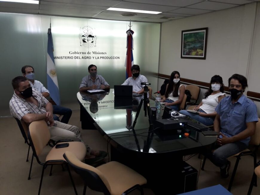 El próximo lunes comenzará la campaña de vacunación antiaftosa en Misiones 1 2 - Vacunacion 1 2 - 1