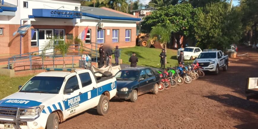Desarticularon una riña clandestina de gallos y detuvieron a dos hombres en 25 de Mayo 1 2 - Seccional de 25 de Mayo - 1