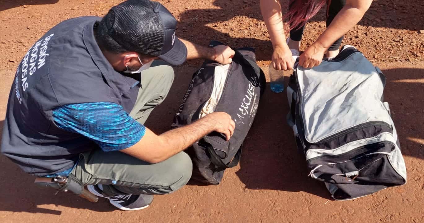 Interceptaron a un remis que transportaba casi 20 kilos de marihuana: hay dos jóvenes detenidos en San Vicente 1 2 - marihuana 2 - 1