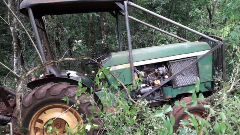 Secuestraron un tractor robado en Jardín América 1 2 - Tractor 1 - 1