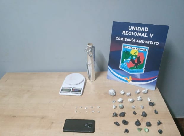 Investigaban un robo y hallaron un presunto kiosco de drogas en Andresito 1 2 - kiosco narco 2 - 1