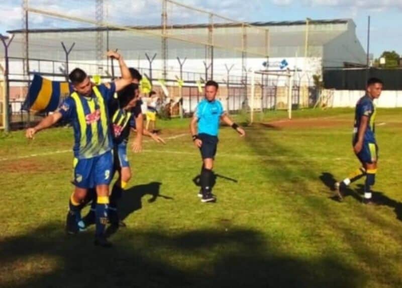Guaraní y Mitre comenzaron con el pie derecho su participación en el Regional de fútbol 1 2 - Mitre 1 - 1