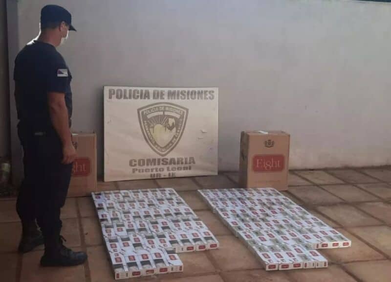 Contrabandista huyó y abandonó un automóvil cargado de cigarrillos en Puerto Leoni: intensifican su búsqueda 1 2 - Contrabandista 1 - 1