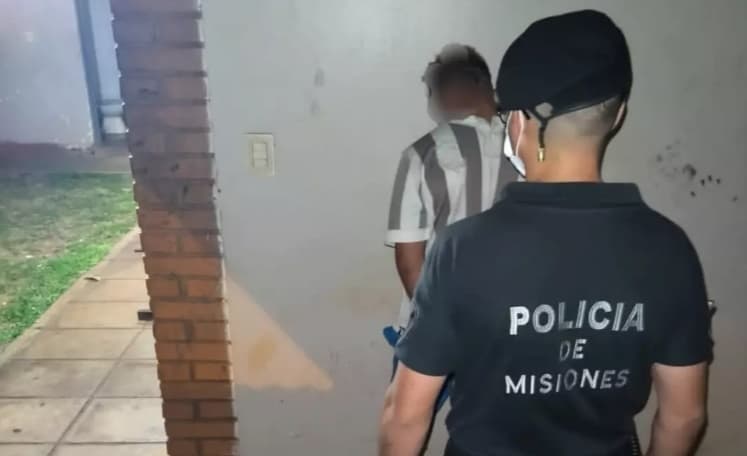 Recuperaron un televisor robado y aprehendieron a dos jóvenes en Posadas 1 2 - Detenido 2 1 - 1