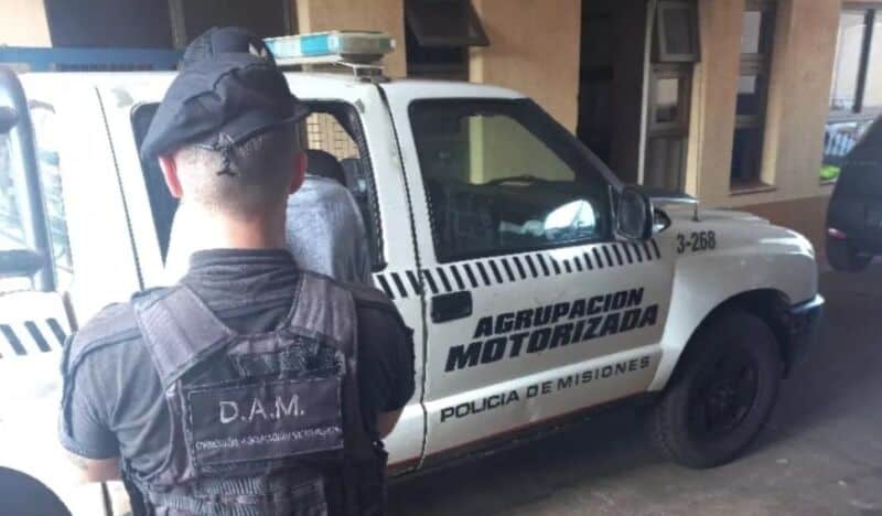 Dos detenidos y una moto secuestrada de dudosa procedencia 2 4 - WhatsApp Image 2022 02 22 at 12.28.53 - 3
