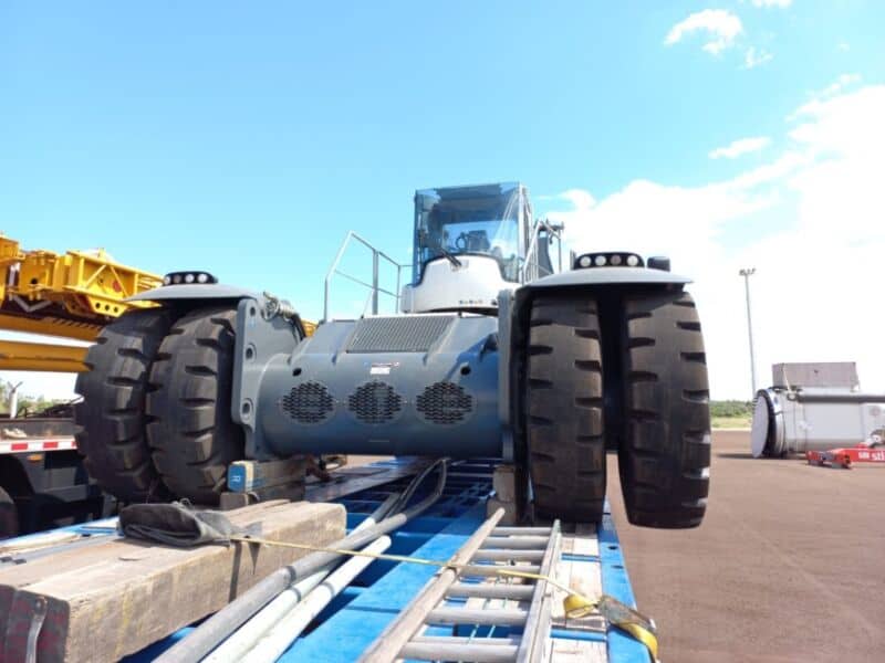 Arribó al Puerto de Posadas el equipo que permitirá manipular y trasladar contenedores 2 4 - Reachstaker Liebherr LRS 545 - 3