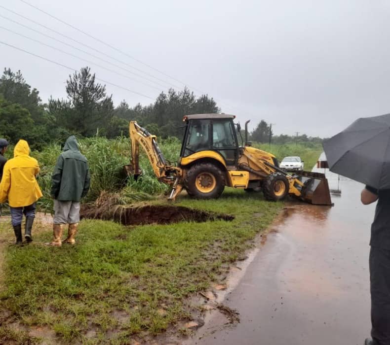 Alertan que está cortada la Ruta Provincial Nº 223 a la altura de Ruiz de Montoya 1 2 - TRABAJOS EN RP 223 1 - 1