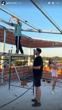 L-Gante fue a ver los avances de su casa y se puso a trabajar con los albañiles 1 2 - f768x1 53496 53623 5050 - 1