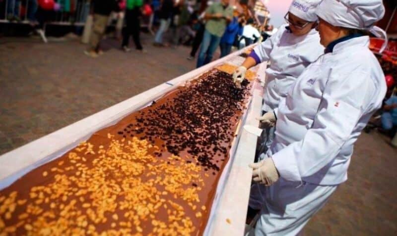 Bariloche batió otro récord con el chocolate mas largo del mundo 1 2 - CHOCOLATE2 - 1