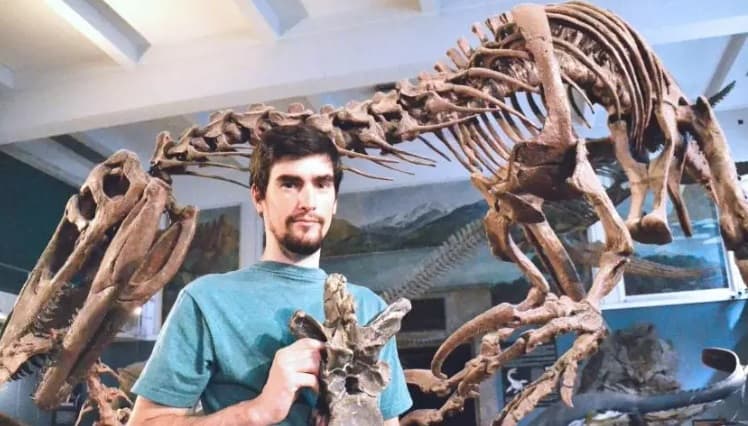 Hallaron en El Calafate restos de un megaraptor, el dinosaurio más grande encontrado hasta el momento 1 2 - FOT HHLA - 1