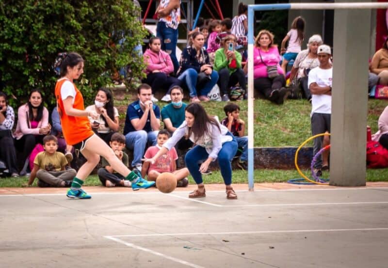 La “Kermese del Hogar de Día” y el “Concejo Sale a la Cancha” reunieron a unos 800 niños, adolescentes y adultos 2 4 - Kermes y concejo sale a la cancha 3 - 3
