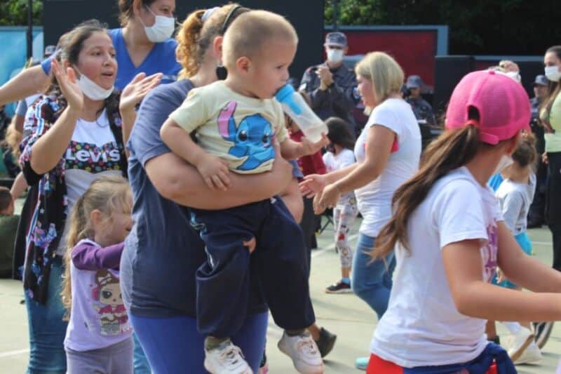 La “Kermese del Hogar de Día” y el “Concejo Sale a la Cancha” reunieron a unos 800 niños, adolescentes y adultos 4 8 - Kermes y concejo sale a la cancha 5 - 7