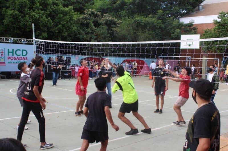 La “Kermese del Hogar de Día” y el “Concejo Sale a la Cancha” reunieron a unos 800 niños, adolescentes y adultos 5 10 - Kermes y concejo sale a la cancha 6 - 9