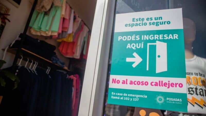 Posadas: ya son más de 300 los comercios adheridos al Programa Municipal contra el Acoso Callejero 2 4 - acoso callejero 2 - 3