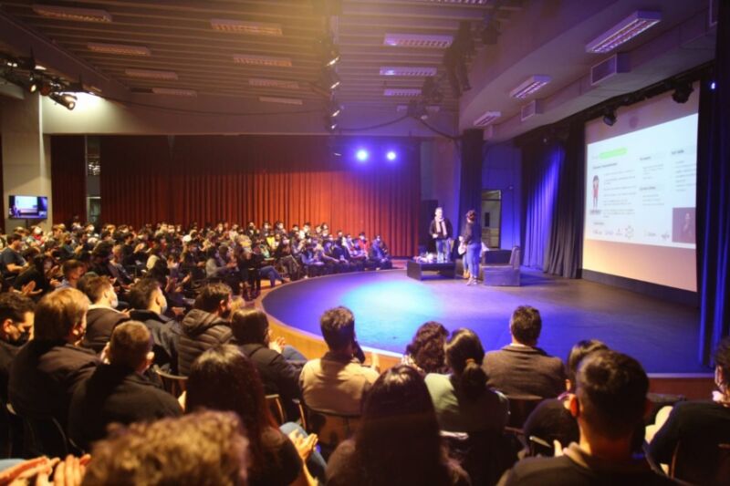 Silicon Misiones fomenta la formación de profesionales en el ámbito IT 2 4 - Charla Globant 4 - 3