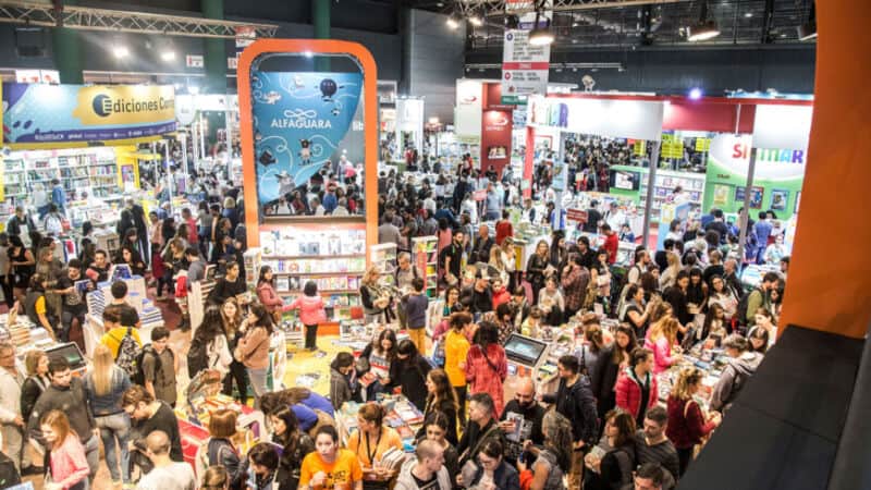 El stand de Misiones en la Feria Internacional del Libro recibió la visita del gobernador Herrera 1 2 - FIL gral - 1
