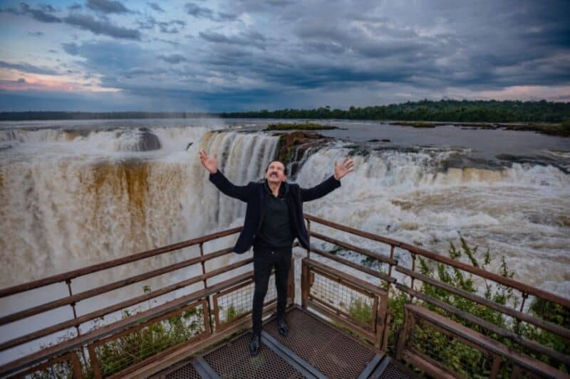 "No puedo más", el nuevo videoclip de Antonio Ríos filmado en las Cataratas del Iguazú 1 2 - Rios 1 - 1