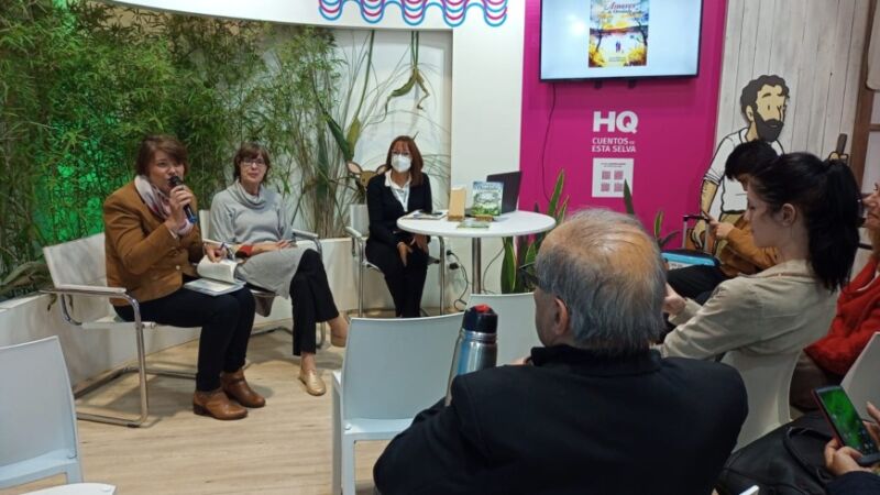 Con participación de Misiones, la Feria Internacional del Libro entra en su recta final 1 2 - hnas dohmann - 1
