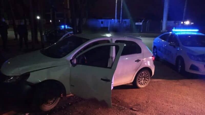 Posadas: escaparon de un retén policial y terminaron chocando contra un árbol 1 2 - posadas policial 2 - 1