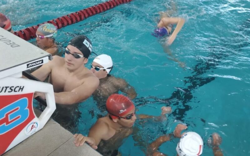 Misioneros participarán del Campeonato Nacional de Natación en Santiago del Estero 2 4 - Nadadores 2 - 3