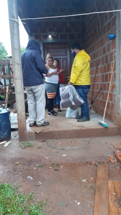 Posadas: asisten a vecinos de los barrios afectados por las lluvias 2 4 - barrios asistencia 2 - 3