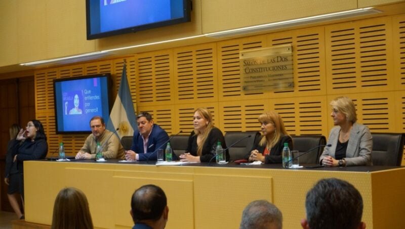 Ley Micaela: agentes de la Legislatura participaron de la capacitación provincial 7 14 - capacitacion ley micaela 7 - 13