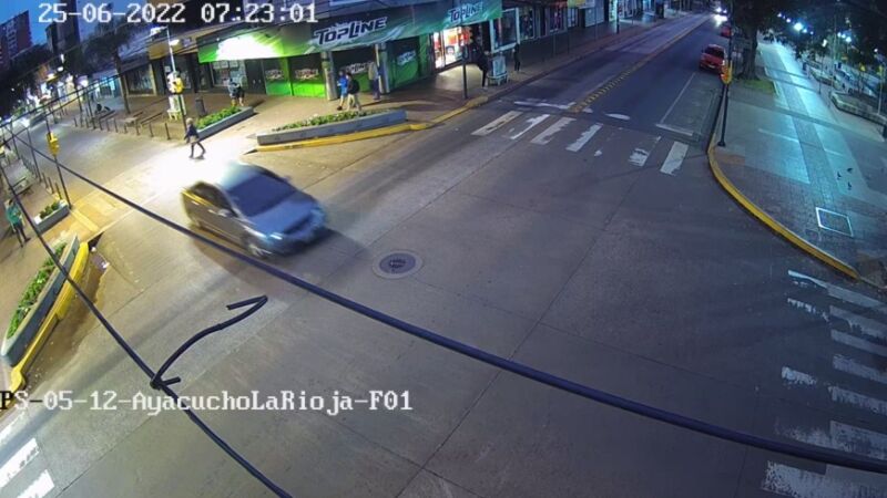 Cámaras del 911 captaron las maniobras de un imprudente automovilista 1 2 - conductor imprudente 1 - 1