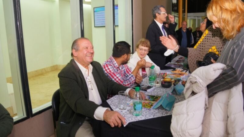 Escritores misioneros expusieron sus obras en la Legislatura 4 8 - escritores misioneros 4 - 7