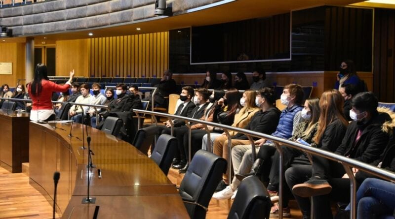 Estudiantes de abogacía profundizaron sus conocimientos en la Legislatura 10 20 - estudiantes en la legislatura 11 - 19