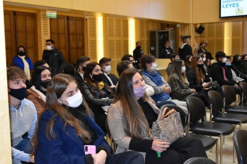 Estudiantes de abogacía profundizaron sus conocimientos en la Legislatura 12 24 - estudiantes en la legislatura 13 - 23