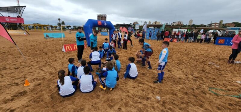 Más de 100 niños participaron de clínicas de fútbol infantil en Posadas 1 2 - futbol infantil 2 - 1