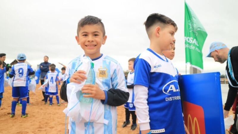 Más de 100 niños participaron de clínicas de fútbol infantil en Posadas 4 8 - futbol infantil 3 - 7