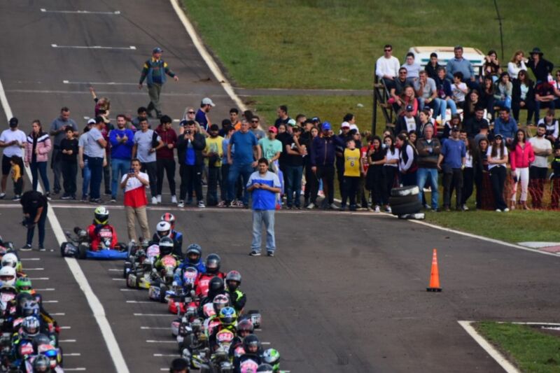 Exitoso espectáculo del karting en Posadas durante el fin de semana 1 2 - karting 1 - 1